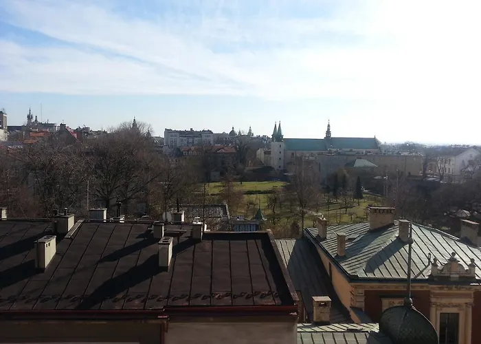 شقة Yellow Peaked Shoe *