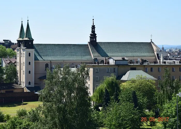 Yellow Peaked Shoe شقة كراكوفيا